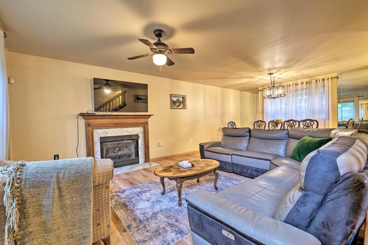 Spacious Tobyhanna Home With Lake Access And Fire Pit! Εξωτερικό φωτογραφία