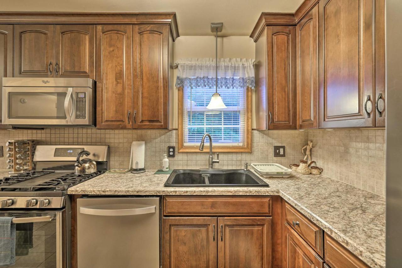Spacious Tobyhanna Home With Lake Access And Fire Pit! Εξωτερικό φωτογραφία
