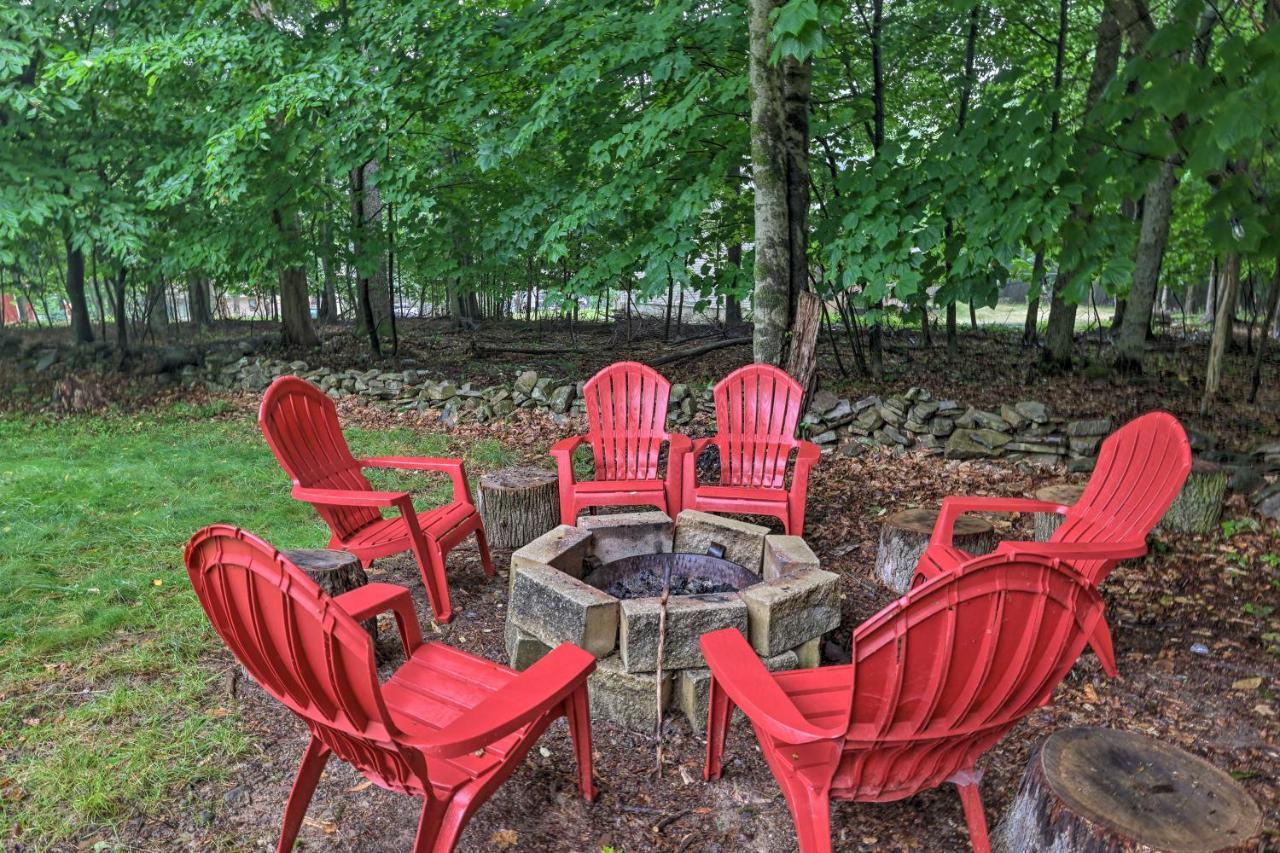 Spacious Tobyhanna Home With Lake Access And Fire Pit! Εξωτερικό φωτογραφία